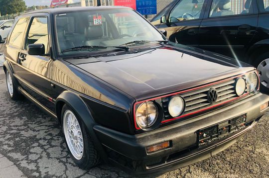 Volkswagen Golf 1.8i GTI blue EDITION 108 CV occasion en vente à Pussay 
								